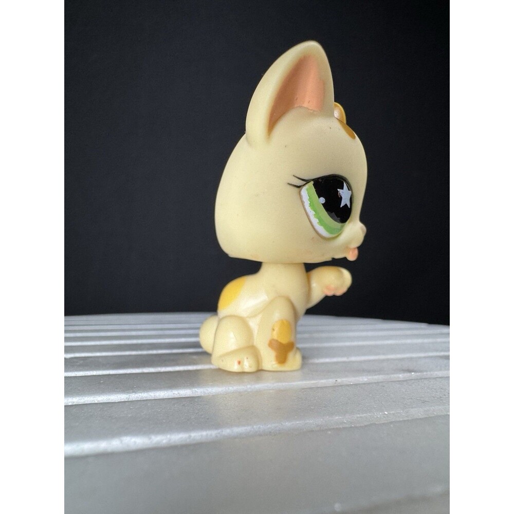 Littlest Pet Shop Authentic LPS Sassiest Cat #832 Cream Green Eyes 2008 Hasbro - Picture 6 of 8